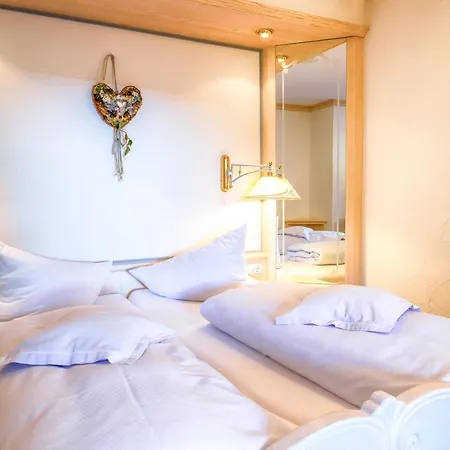 Ski- Und Aktivhotel Almhof Rupp 4* 리즐런