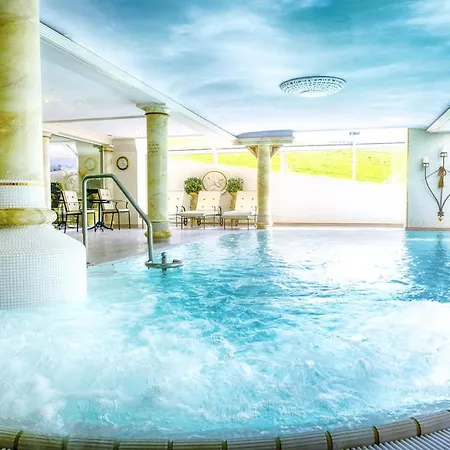 Ski- Und Aktivhotel Almhof Rupp 리즐런