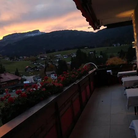 Ski- Und Aktivhotel Almhof Rupp 리즐런