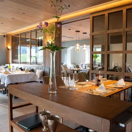 Ski- Und Aktivhotel Almhof Rupp 리즐런