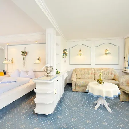 Ski- Und Aktivhotel Almhof Rupp 리즐런